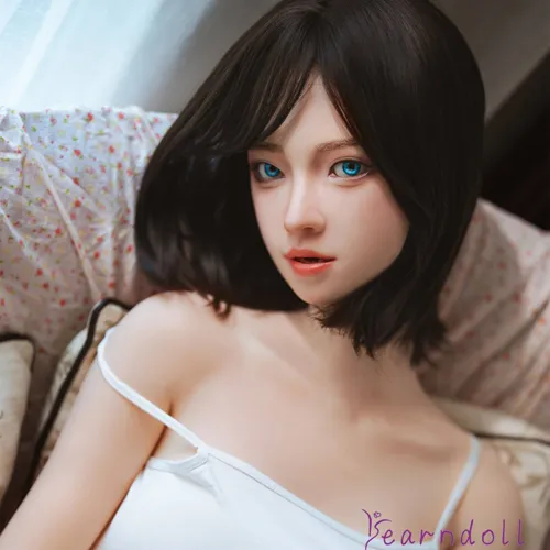 セクシー美少女ラブドールYearndoll